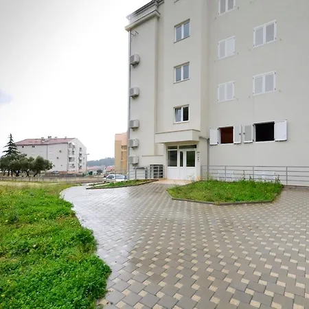 New Lily Apartman