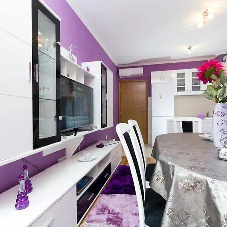 New Lily Apartman *