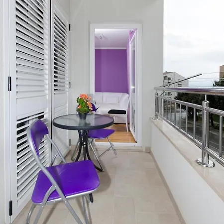 New Lily Apartman *